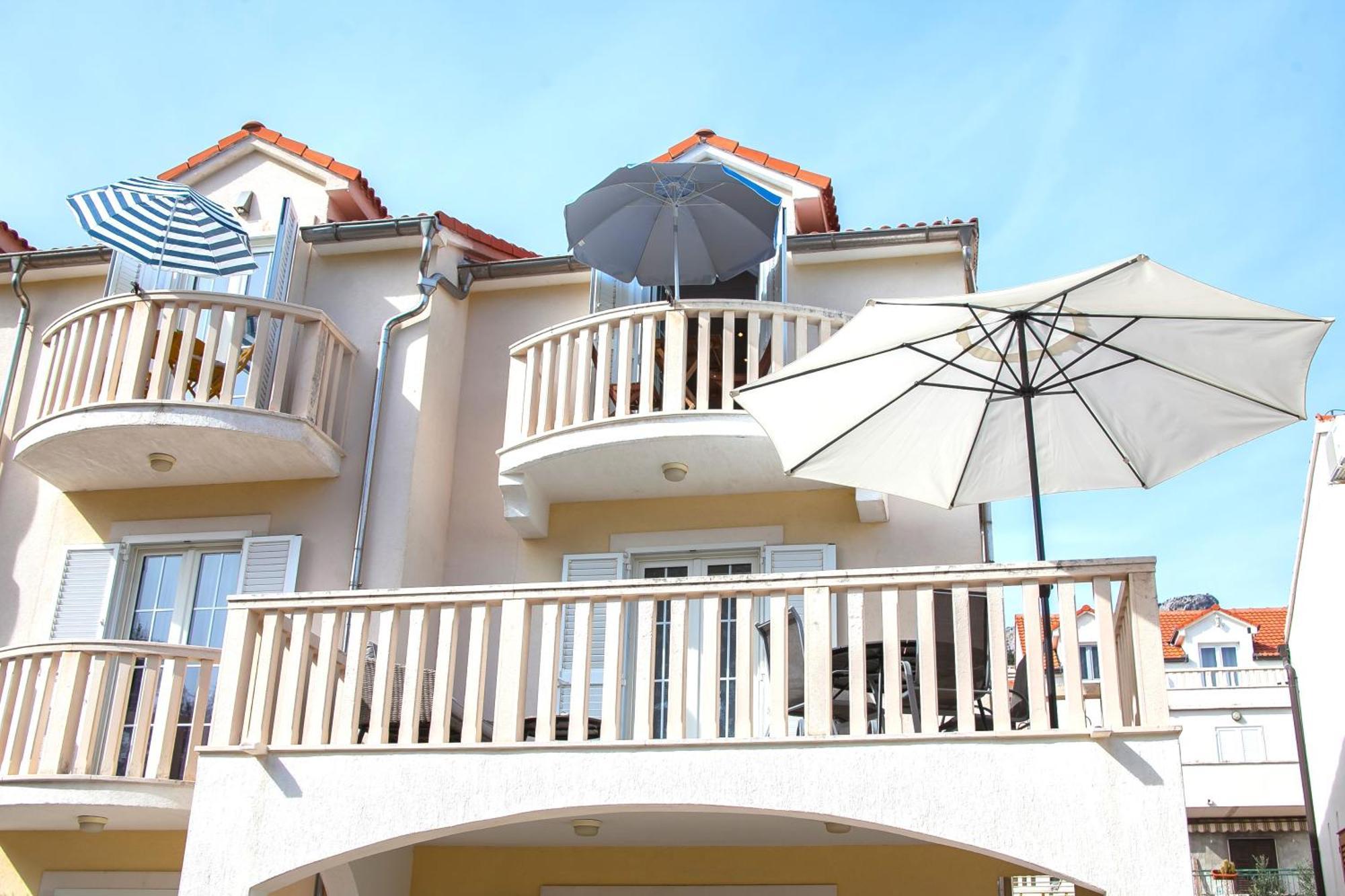 Helvetia Sunny Apartments Bol Exterior foto