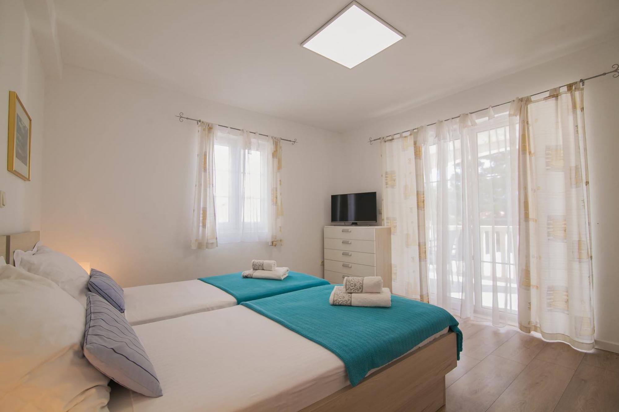 Helvetia Sunny Apartments Bol Exterior foto